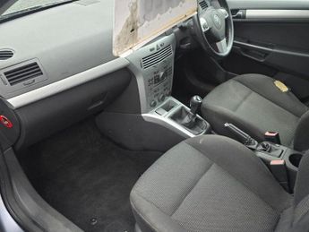 VAUXHALL ASTRA 1.6i 16v SXi Hatchback 5dr Petrol Manual (155 g/km, 113 bhp)