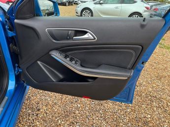 MERCEDES-BENZ A CLASS 1.6 A180 SE Hatchback 5dr Petrol 7G-DCT Euro 6 (s/s) (122 ps)