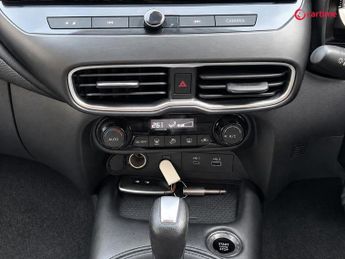 NISSAN JUKE 1.0 DIG-T N-Connecta SUV 5dr Petrol DCT Auto Euro 6 (s/s) (114 p