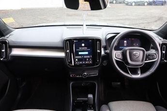 VOLVO XC40 2.0 B3 MHEV Plus Dark SUV 5dr Petrol Hybrid DCT Auto Euro 6 (s/s
