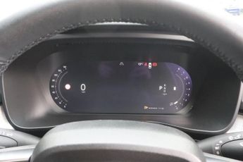 VOLVO XC40 2.0 B3 MHEV Plus Dark SUV 5dr Petrol Hybrid DCT Auto Euro 6 (s/s