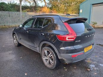 VOLVO XC40 2.0 B3 MHEV Plus Dark SUV 5dr Petrol Hybrid DCT Auto Euro 6 (s/s