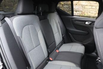 VOLVO XC40 2.0 B3 MHEV Plus Dark SUV 5dr Petrol Hybrid DCT Auto Euro 6 (s/s
