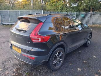 VOLVO XC40 2.0 B3 MHEV Plus Dark SUV 5dr Petrol Hybrid DCT Auto Euro 6 (s/s