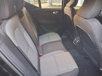 VOLVO XC40 2.0 B3 MHEV Plus Dark SUV 5dr Petrol Hybrid DCT Auto Euro 6 (s/s