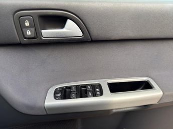 VOLVO V50 2.0D Sport Estate 5dr Diesel Manual (153 g/km, 136 bhp)