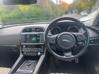 JAGUAR F-PACE 2.0 D180 Portfolio SUV 5dr Diesel Auto AWD Euro 6 (s/s) (180 ps)