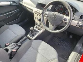 VAUXHALL ASTRA 1.3 CDTi 16v Club Estate 5dr Diesel Manual (137 g/km, 89 bhp)
