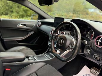 MERCEDES-BENZ A CLASS 2.1 A200d AMG Line (Executive) Hatchback 5dr Diesel 7G-DCT Euro 