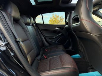 MERCEDES-BENZ GLA 2.1 GLA220d AMG Line (Premium Plus) SUV 5dr Diesel 7G-DCT 4MATIC