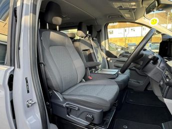 FORD TOURNEO CUSTOM 2.5 340 Duratec 11.8kWh Titanium Minibus Double Cab 5dr Petrol P