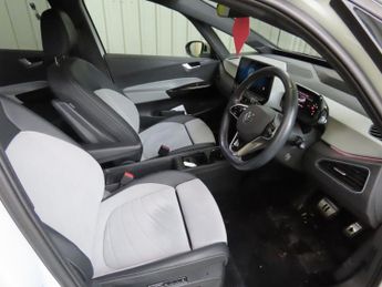 VOLKSWAGEN ID.3 Pro S 77kWh Tour Hatchback 5dr Electric Auto (4 Seat) (204 ps)