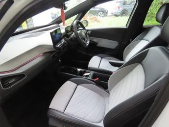 VOLKSWAGEN ID.3 Pro S 77kWh Tour Hatchback 5dr Electric Auto (4 Seat) (204 ps)