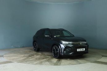 VOLKSWAGEN TIGUAN 1.5 eTSI MHEV R-Line SUV 5dr Petrol Hybrid DSG Euro 6 (s/s) (150