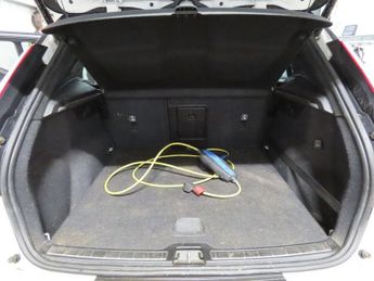VOLVO XC40 1.5h T5 Twin Engine Recharge 10.7kWh R-Design Pro SUV 5dr Petrol