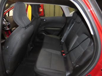 RENAULT CAPTUR 1.6 E-TECH evolution SUV 5dr Petrol Hybrid Auto Euro 6 (s/s) (14