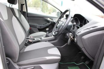FORD FOCUS 1.0T EcoBoost Zetec Hatchback 5dr Petrol Manual Euro 5 (s/s) (10