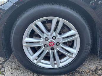 JAGUAR XF 2.2d Luxury Saloon 4dr Diesel Auto Euro 5 (s/s) (200 ps)