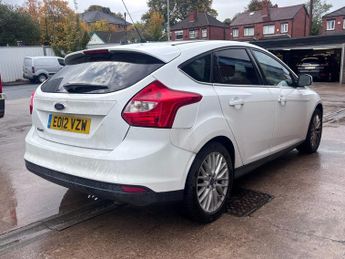 FORD FOCUS 1.6 Zetec Hatchback 5 Door Petrol Manual White 