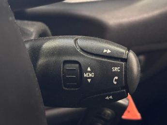 CITROEN C3 PICASSO 1.6 HDi Exclusive MPV 5dr Diesel Manual in White