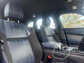 LAND ROVER RANGE ROVER VELAR 3.0 SD6 V6 R-Dynamic S SUV 5dr Diesel Auto 4WD Euro 6 (s/s) (300