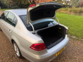 VOLKSWAGEN PASSAT 2.0 TDI BlueMotion Tech SE Saloon 4dr Diesel DSG Euro 5 (s/s) (1