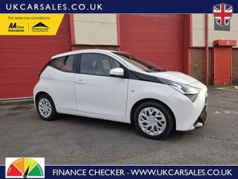 Toyota AYGO 1.0 VVT-i x-play Hatchback 5dr Petrol Manual Euro 6 (71 ps)