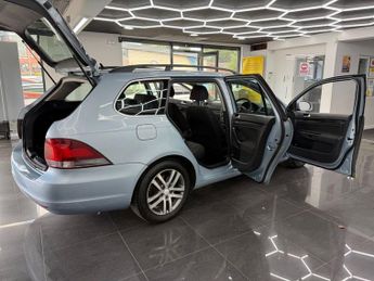 VOLKSWAGEN GOLF 1.6 SE TDI DSG 5d 103 BHP