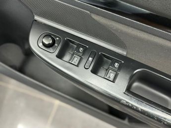 VOLKSWAGEN GOLF 1.6 SE TDI DSG 5d 103 BHP