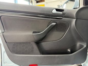 VOLKSWAGEN GOLF 1.6 SE TDI DSG 5d 103 BHP