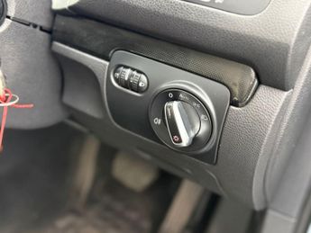 VOLKSWAGEN GOLF 1.6 SE TDI DSG 5d 103 BHP