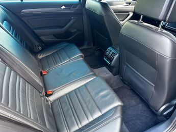 Volkswagen PASSAT 2.0 Passat R-Line TDI BlueMotion Technology Semi-Auto 4dr