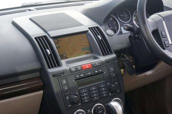Land Rover FREELANDER 2 2.2 SD4 HSE SUV 5dr Diesel CommandShift 4WD Euro 5 (190 ps)