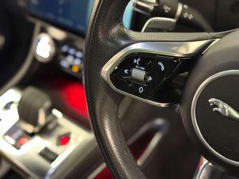 JAGUAR F-PACE 2.0 F-PACE R-Dynamic Black AWD Auto 4WD 5dr