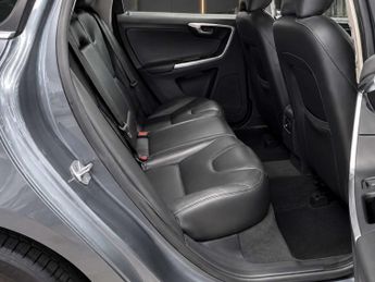 Volvo XC60 2.4 XC60 SE Luxury Nav D5 AWD Auto 4WD 5dr