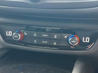 VAUXHALL INSIGNIA 1.6 Insignia Elite Nav TD Automatic 5dr - NATIONAL DELIVERY*