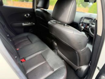 Nissan Juke 1.6 Tekna SUV 5dr Petrol CVT Euro 5 (117 ps)