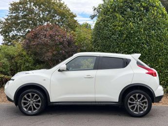 Nissan Juke 1.6 Tekna SUV 5dr Petrol CVT Euro 5 (117 ps)