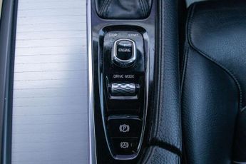 VOLVO XC90 2.0 D5 PowerPulse Momentum SUV 5dr Diesel Auto 4WD Euro 6 (s/s) 