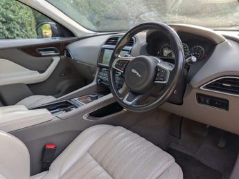 JAGUAR F-PACE 2.0 F-PACE Portfolio AWD D Auto 4WD 5dr