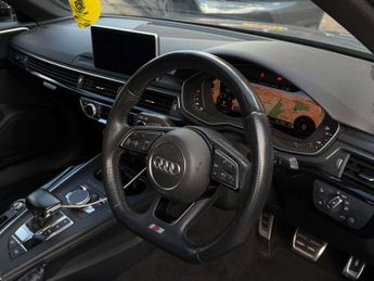 AUDI A4 2.0 A4 Black Edition TDI Quattro Semi-Auto 4WD 4dr