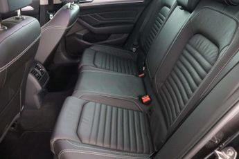 Volkswagen Passat 1.4 TSI 13kWh GTE Estate 5dr Petrol Plug-in Hybrid DSG Euro 6 (s