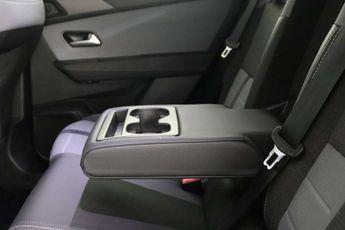 Vauxhall Grandland 1.2 Ultimate SUV 5dr Petrol Hybrid e-DCT Euro 6 (s/s) (136 ps)