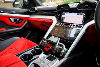 LAMBORGHINI URUS 4.0 Urus V8 Auto 4WD 5dr