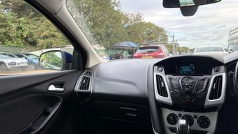FORD FOCUS 1.6 Zetec Hatchback 5dr Petrol Powershift Euro 5 (125 ps)