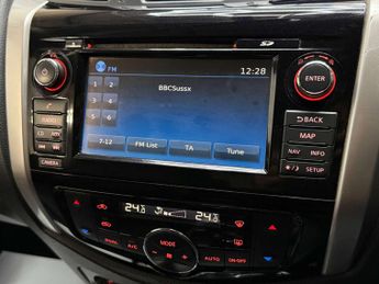 Nissan Navara 2.3 Navara Tekna dCi Auto 4WD 5dr