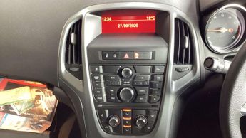 VAUXHALL ASTRA 1.6 16v Design Hatchback 5dr Petrol Auto Euro 5 (115 ps)
