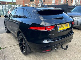 Jaguar F-PACE 3.0 D300 V6 S Auto AWD Euro 6 (s/s) 5dr