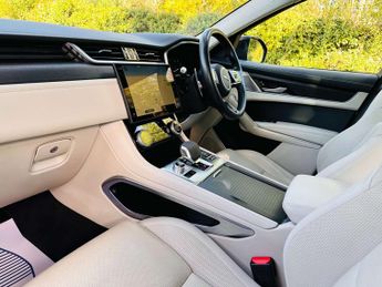 JAGUAR F-PACE 2.0 F-PACE R-Dynamic Black AWD Auto 4WD 5dr