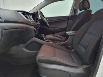 Hyundai TUCSON 2.0 CRDi SE Nav SUV 5dr Diesel Auto 4WD Euro 6 (185 ps)